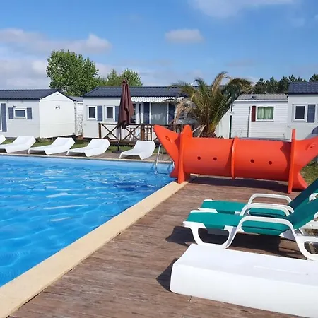Holiday home Charming Poolside Retreat Burinhosa