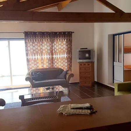 Vakantiehuis Charming House In Burinhosa, Pataias With Shared Pool