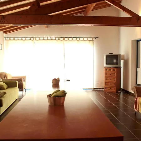 Dom wakacyjny Charming House In Burinhosa, Pataias With Shared Pool *
