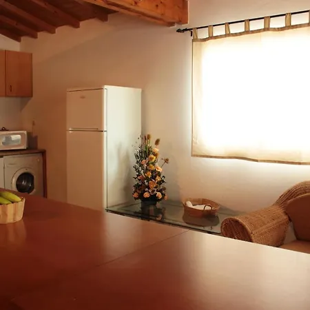 Holiday home Charming Poolside Retreat Burinhosa