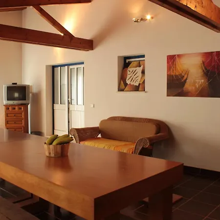 Charming House In Burinhosa, Pataias With Shared Pool Nyaraló *